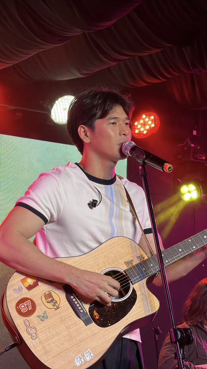prnsm_'s tweet photo. love u, bert! salamat sa musika mo.

@itswilbertross https://t.co/PlGARilZx5