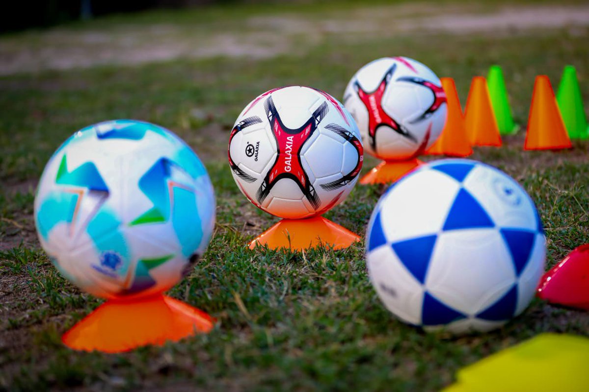 TejidoSocialSv's tweet photo. ⚽🏃‍♂️ | Llegamos a San José, Soyapango, con la entrega de insumos deportivos para continuar impulsando espacios donde niños, adolescentes y jóvenes encuentren en el deporte una oportunidad para crecer, aprender y construir nuevas metas dentro y fuera de la cancha.

#TejidoSocial | #CUBOSanJosé | #ElSalvador