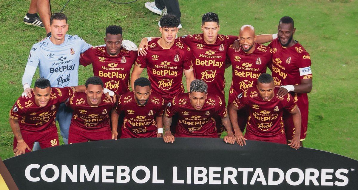 rinconvinotinto's tweet photo. ¡TERMINÓ EL PARTIDO! ⌛

 🇵🇪 Universitario 0⃣-0⃣ DEPORTES TOLIMA 
Fecha 6 Grupo B 🏆 Copa Libertadores
Estadio 🏟️ Monumental - Lima 

¡EL VINOTINTO Y ORO ESTÁ ENTRE LOS MEJORES 16 CLUBES DEL CONTINENTE! 😍

📸 @cdtolima 

#VamosTolima ⭐⭐⭐ https://t.co/vkNRdO3ERc
