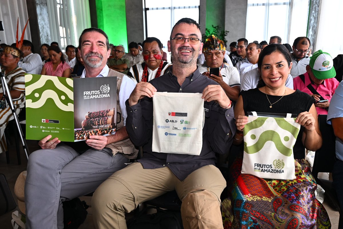 FAOPERU's tweet photo. #Hilo
📢 En Loreto se lanzó “Frutos de la Amazonía”, un fondo concursable que impulsará  bionegocios sostenibles en Loreto, Ucayali y Junín.

La iniciativa busca fortalecer emprendimientos que apuestan por conservar el bosque y generar desarrollo local. 🍃 https://t.co/IyacMh1nSc