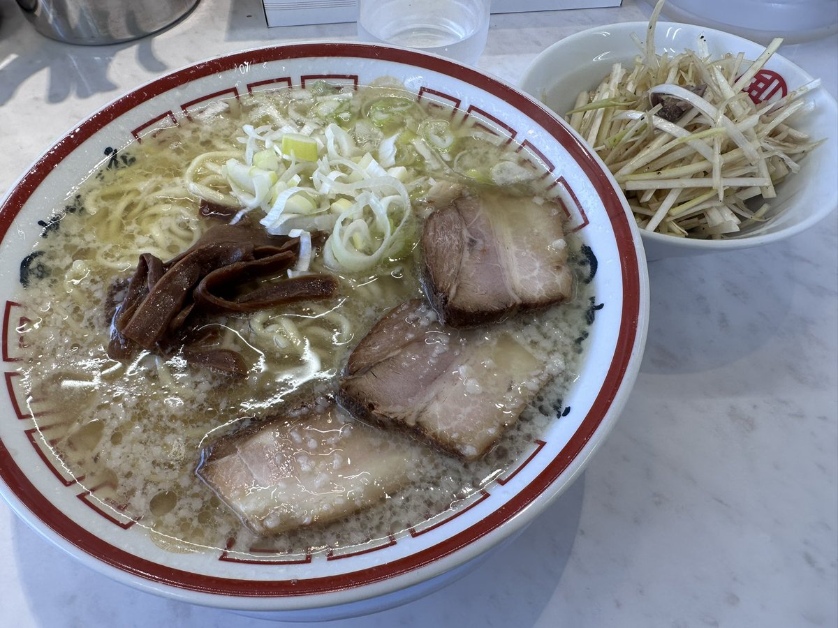 h0504jp's tweet photo. 中華そばこってり830円の大盛り無料&amp;ネギトッピング無料で早速食べてきた。 https://t.co/eawQq1cWwv