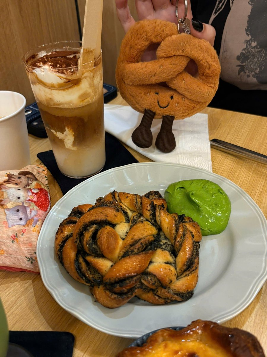 _dt472's tweet photo. Going back home ^w^ Nothing beats cute toys, cute cafe and our girlie annual bonding activities https://t.co/0ElWsX4dTY