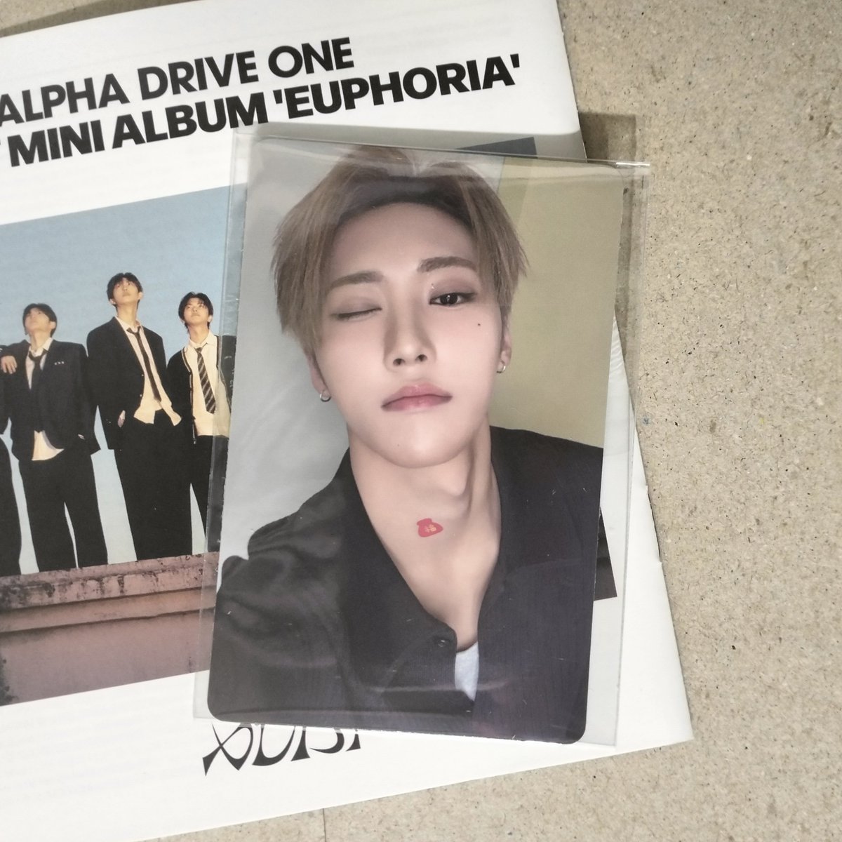 hyukhohan's tweet photo. wts lfb ald1 ph 

alphadriveone euphoria md 70k benefit photocard arno 

php 1100 if dop
php 1000 if payo

— dop: 50% nrdp payo, rembal 1 week 
— mop: gcash 
— mod: j&amp;t direct
— onhand and ready to ship 

dm or reply if inch! 💌 https://t.co/KO8uqSdEuv