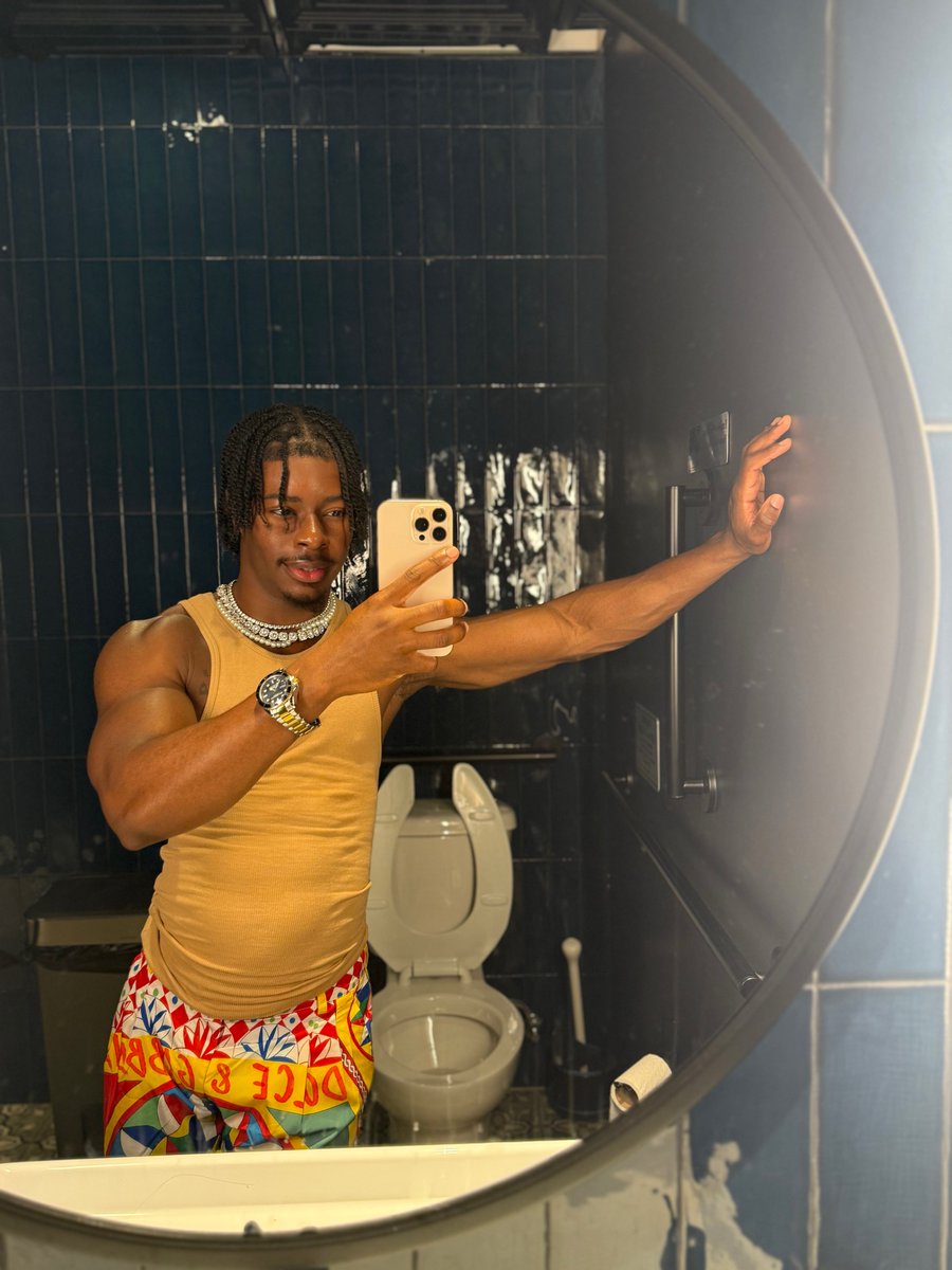 miamipapiiii's tweet photo. DC fine😮‍💨🤎 https://t.co/ERMNVr1yPm