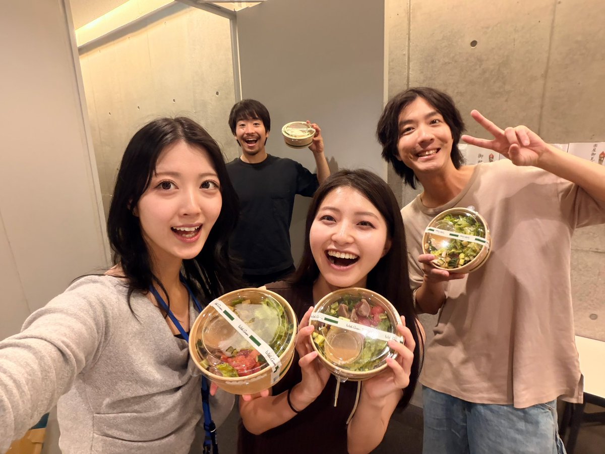 sasami___2002's tweet photo. #愚者ラマ2026 
今回も受付や物販、そして照明もお手伝いさせていただいております‼︎
毎日ドキドキとワクワクの連続だ💓

差し入れのサラダをいただきました🥗
とっても美味しくて感動です、ありがとうございます😭💫

#扉座 #座・高円寺 #扉座サテライト https://t.co/18OuHa59zS