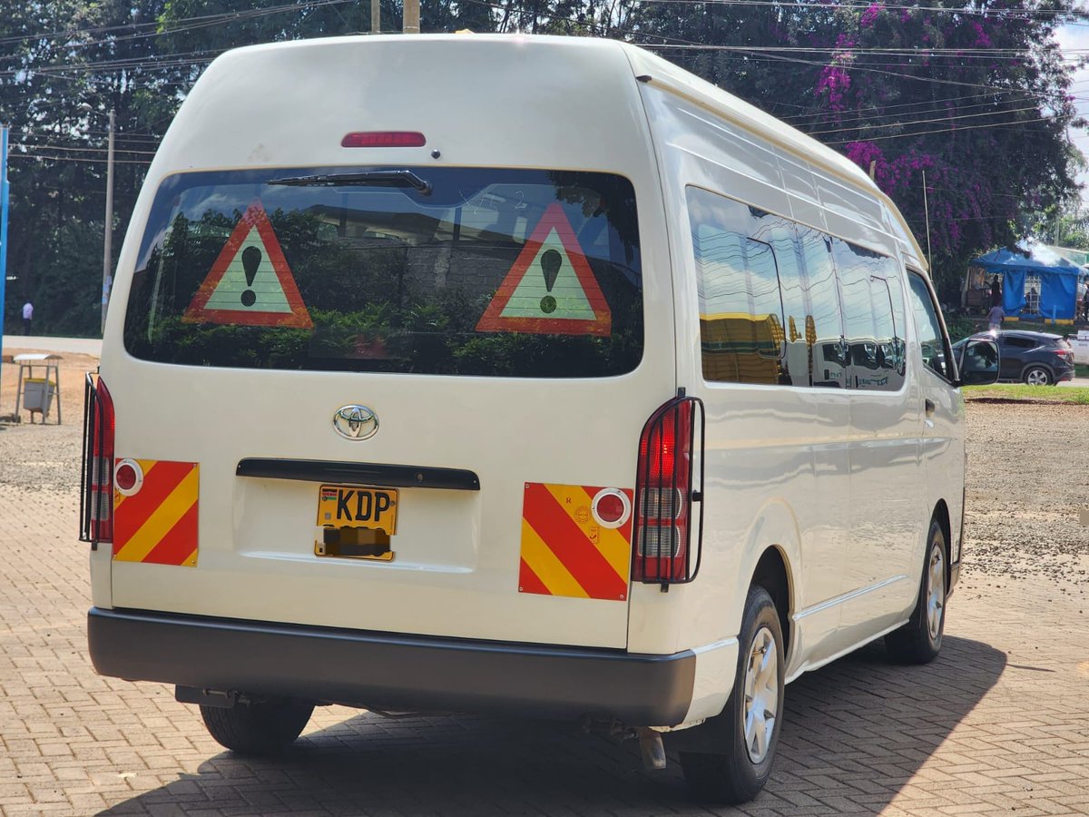 GariDigital's tweet photo. Toyota hiace 9L

Local
 Toyota Kenya🇰🇪
2023 model
23,000kms genuine milage✅
3000cc 
1kd diesel.. 
Manual. .. 
Extremely clean unit.. 

 @ Ksh 5.28m

In Parklands
Nairobi https://t.co/061WbMBFtu