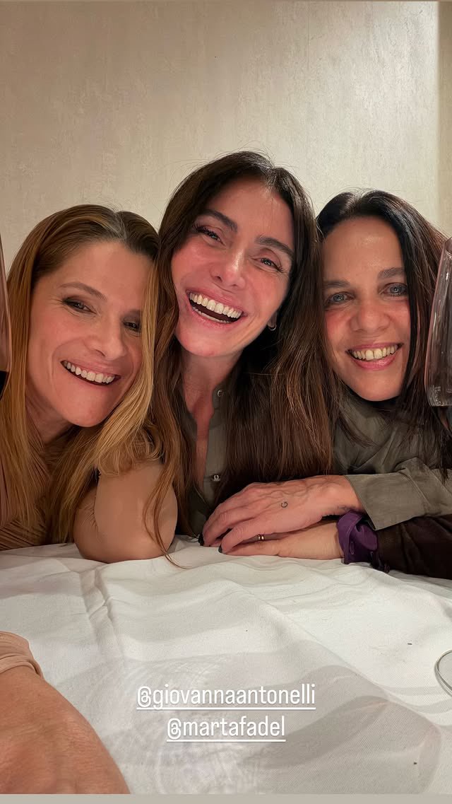 gioantoupdates's tweet photo. Zuzus! Ingrid Guimarães compartilhou um story ao lado de Giovanna Antonelli. 💙 https://t.co/y06HqJicGl