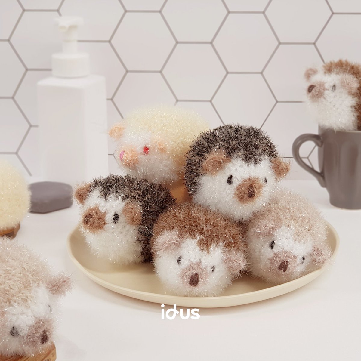 idus_jp's tweet photo. 今日はどの子にする？🧽🐾

動物たちが、洗い物の相棒になりました !

#アクリルたわし #動物雑貨 #ハンドメイド https://t.co/2eMrPH9yVV