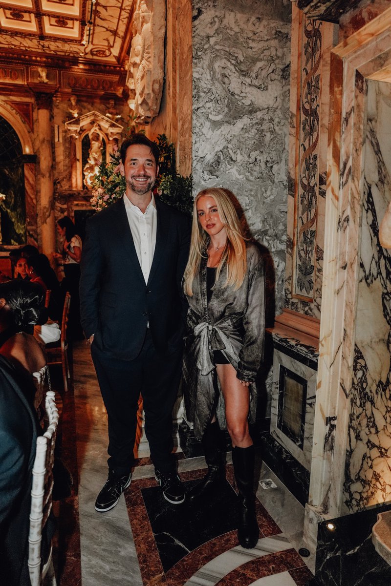 alexisohanian's tweet photo. NBD just hanging with a gold medalist and one of the fastest UK women - ever - @keelyhodgkinson 

Thank you for celebrating ATHLOS league coming to London. We should make some more news together... https://t.co/fuTIvCStTq