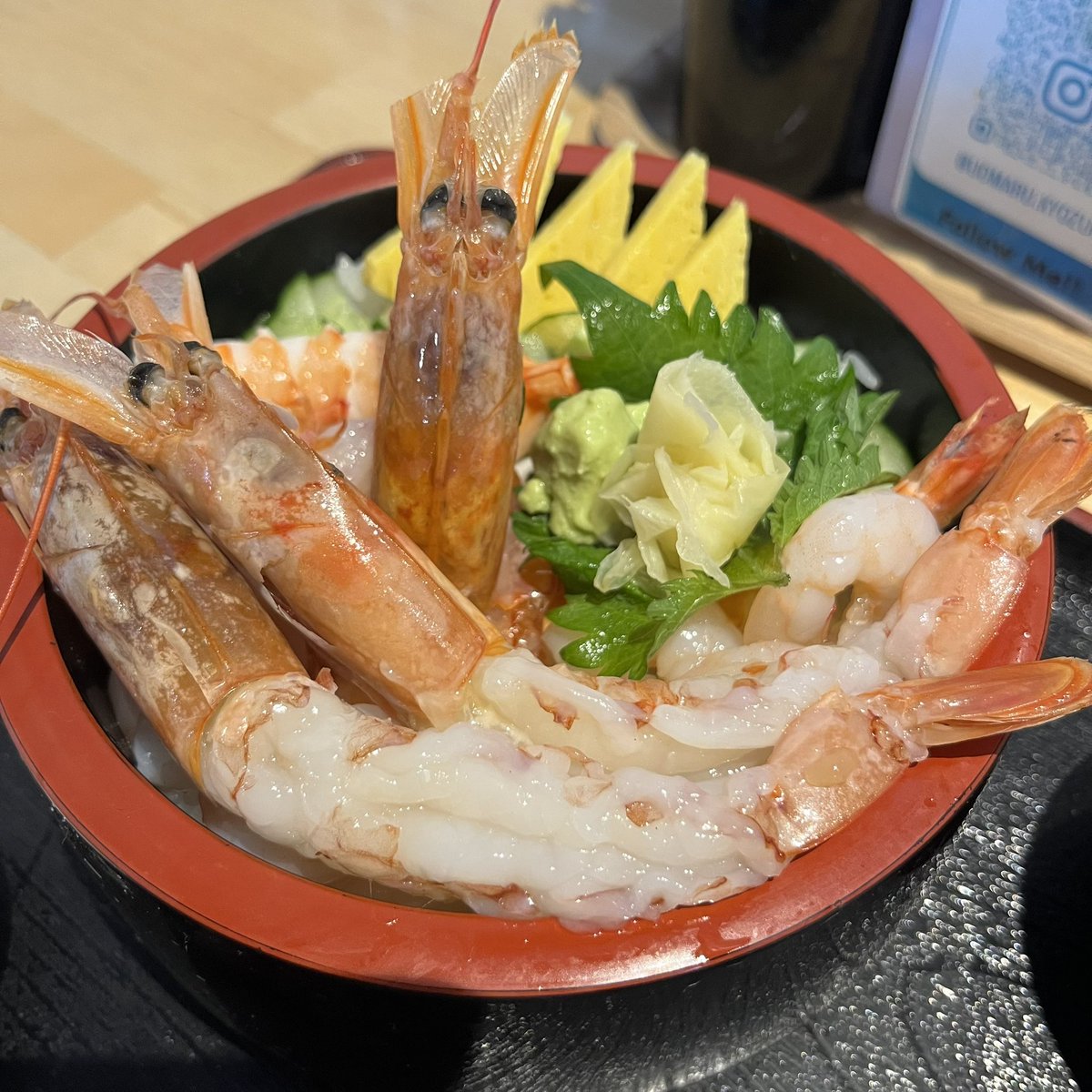 EYotti's tweet photo. すし直売所　魚まる　経塚店

エビづくし丼(中)
¥1573

#すし直売所魚まる経塚店
#ぼっち飯 https://t.co/9vTLAHF5Me