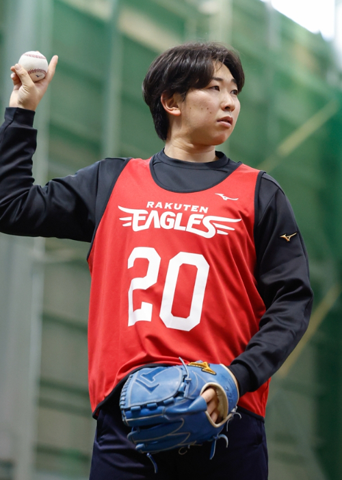 Eagles ラガーシャツ 赤 サイン入り オークション開催中❗️／／ 【#伊藤樹 選手】 新入団選手合同自主トレ