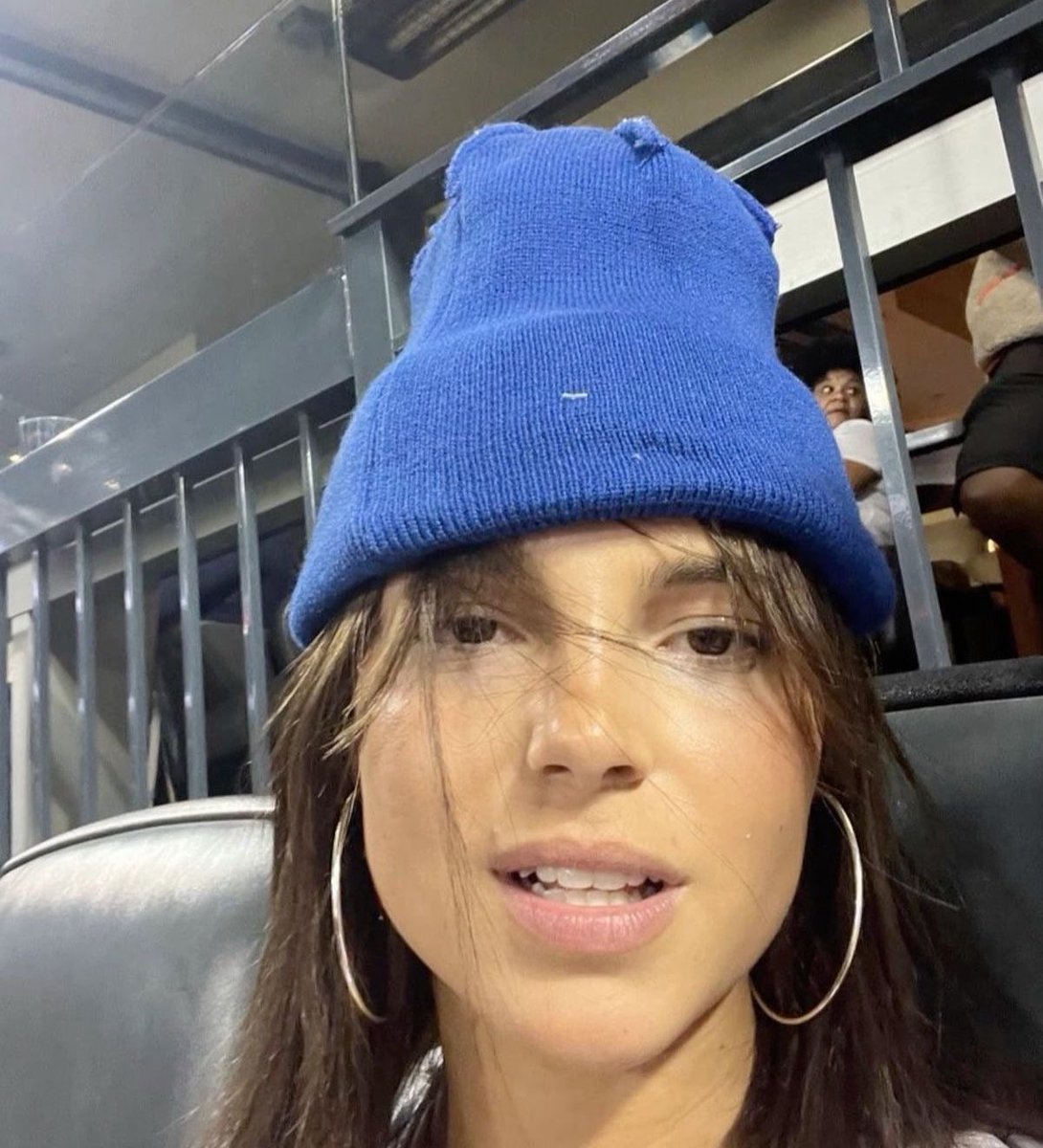 ELLIEW1LLAMS's tweet photo. she’s too cool to be straight. https://t.co/KdCpe1aGnf