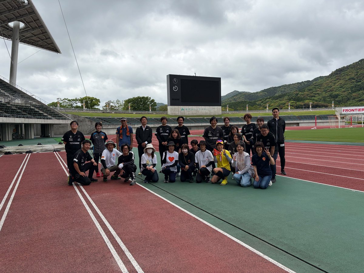 renofayamaguchi's tweet photo. 百年構想リーグホーム最終戦も多くのボランティアの皆さまにご参加・ご協力をいただき、ありがとうございました！

5/23のロアッソ熊本戦をもちまして、百年構想リーグのホームゲームは終了となります。
今シーズンも、暑い日も雨の日も、安心・安全なスタジアム運営を支えていただき、本当にありがとうございました。
クラブ一同、心より感謝申し上げます。

そして、26-27シーズンも変わらぬサポートをどうぞよろしくお願いいたします！

#renofa #RERISE