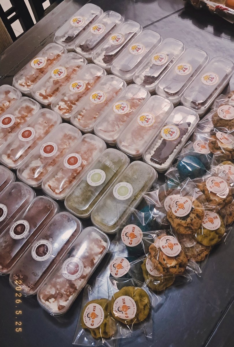 angeeelyyyyy's tweet photo. @Doughly Reseller Order's | 53 pcs of Tiramissu, Cheesekuit and Soft Cookies | From Reseller Universitas Indonesia 💛🍪 https://t.co/zmxrECX5R2