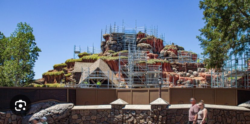 MTARDI32's tweet photo. What @Disney did to #SplashMountain is no different then what they did to Star Wars. They destroyed something that was a goldmine &amp; to popular. 

#SaveSplashMountain @Disneyland @WaltDisneyWorld #SaveMagicKingdom @DisneyParks @WaltDisneyCo https://t.co/rrc9gJ3BnC