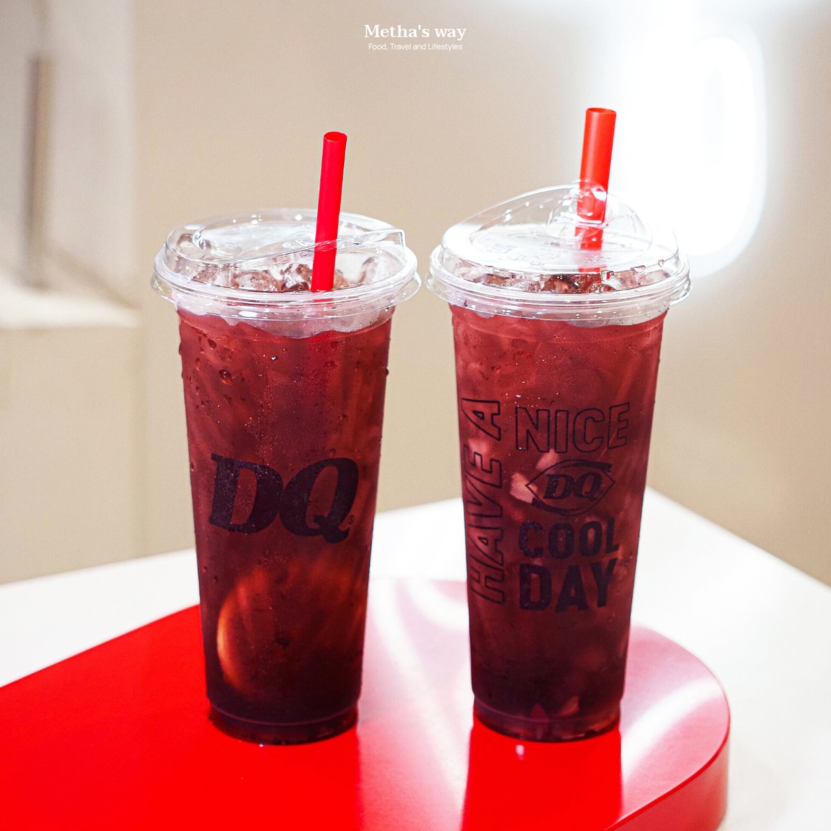 METHASWAY's tweet photo. ใครลองน้ำผลไม้ของ Dairy Queen ตัวนี้แล้วบ้าง 🍋🧃 “Juice Pop” เป็นน้ำผลไม้ที่เค้ามาในคอนเซปต์ 2 Level เริ่มต้นแค่ 39.- แต่ได้ทั้งความสดชื่น แล้วก็ Texture ให้เคี้ยวเพลินๆ

ตอนนี้มีทั้งหมด 2 รสชาติ แต่ละรสเลือกได้ 2 แบบนะ
🍇 เคียวโฮ เลมอน
🍊 ยูซุ เลมอน

#อร่อยบอกต่อ #DairyQueen https://t.co/5xdVeNeG90