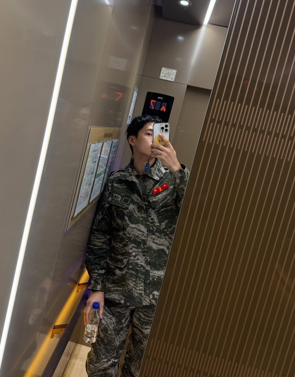 sangjuni33's tweet photo. 미각보이즈 매운맛승우 본체 이상준
이정도로 잘생긴거 알아주실분안계시나………….
98에 해병대군필입니다
이상준 처하자 https://t.co/EdxGCxu6Ho