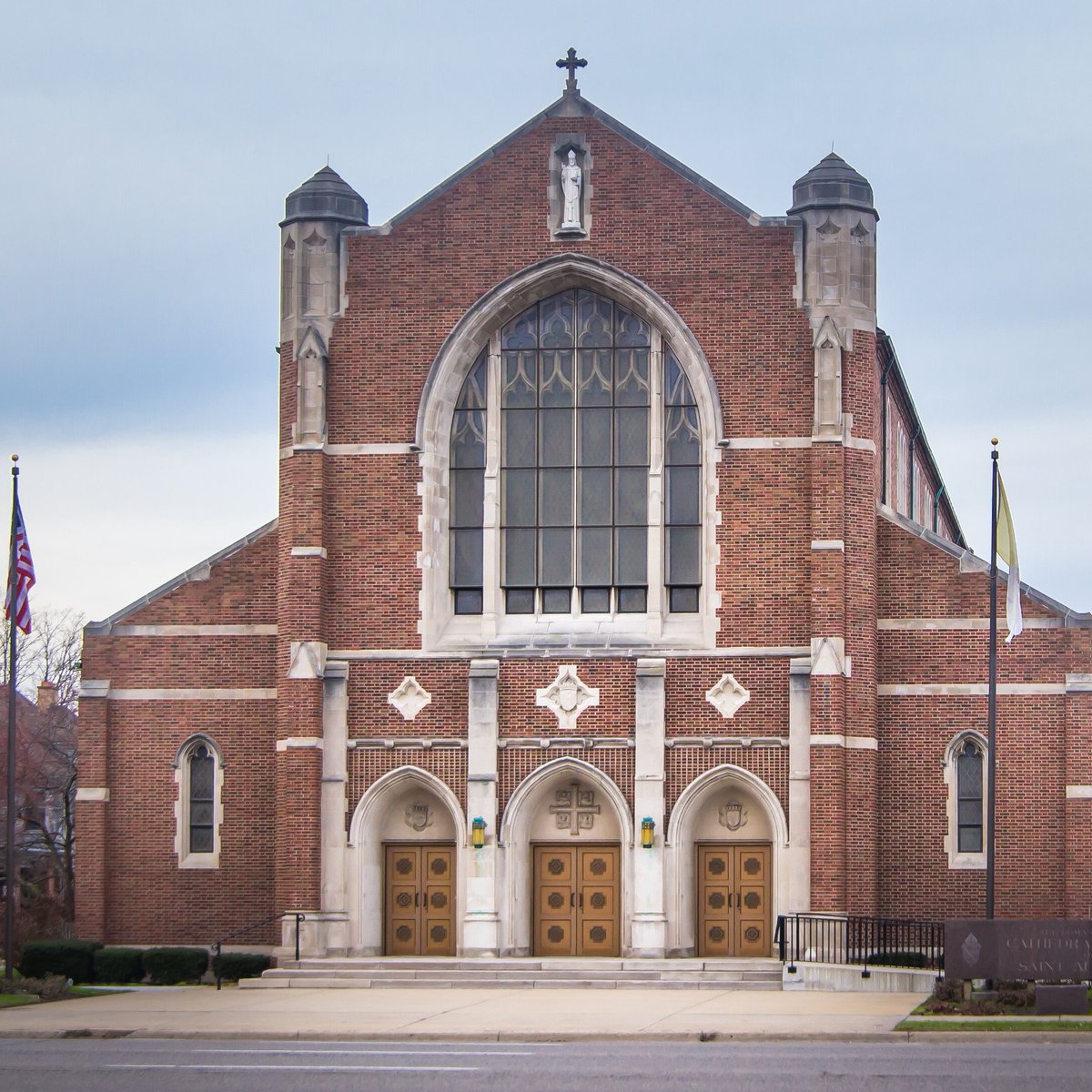 AmericanCathAes's tweet photo. St. Augustine Cathedral - Kalamazoo, Michigan (completed in 1951) https://t.co/H6SIuBz6tw