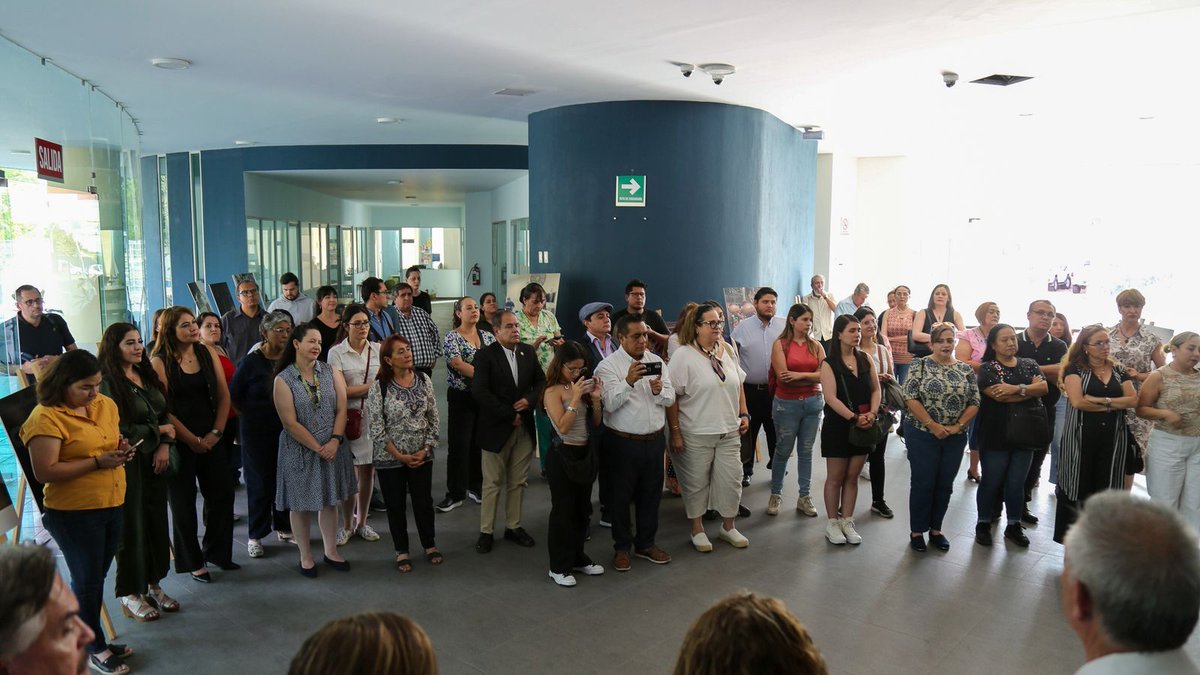 STAUdeG's tweet photo. Hoy inauguramos la exposición del concurso fotográfico “La Mujer de Hoy”

Más de 140 obras de maestras y maestros de la Red Universitaria participaron en esta convocatoria. 30 fotos fueron seleccionadas y estarán en exhibición hasta el 2 de junio.

¡Felicitamos a las ganadoras! https://t.co/xdQNAgu0cP