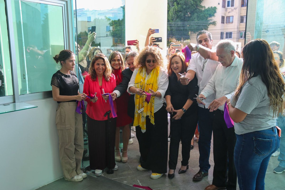 STAUdeG's tweet photo. Hoy inauguramos la exposición del concurso fotográfico “La Mujer de Hoy”

Más de 140 obras de maestras y maestros de la Red Universitaria participaron en esta convocatoria. 30 fotos fueron seleccionadas y estarán en exhibición hasta el 2 de junio.

¡Felicitamos a las ganadoras! https://t.co/xdQNAgu0cP