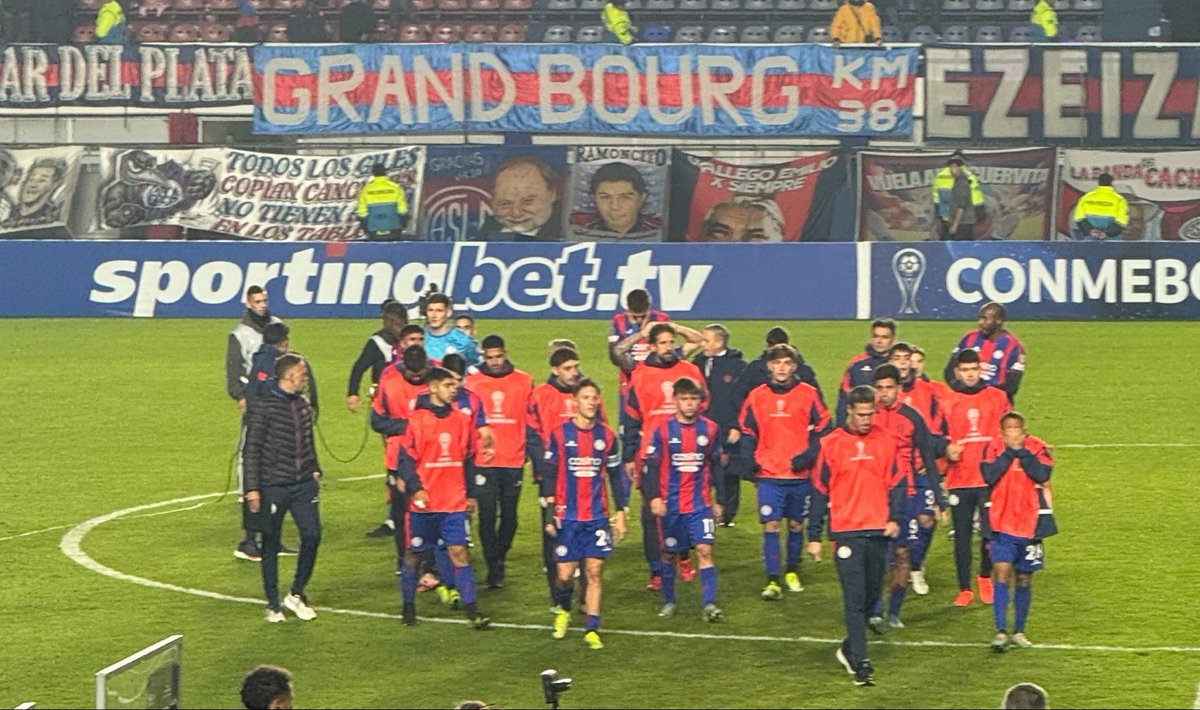 Rodri_Vizcarra's tweet photo. Otro papelón de este San Lorenzo que se va silbado y al grito de que se vayan todos. Muy verdes. No ganás un partido importante https://t.co/ngUvlclKLD