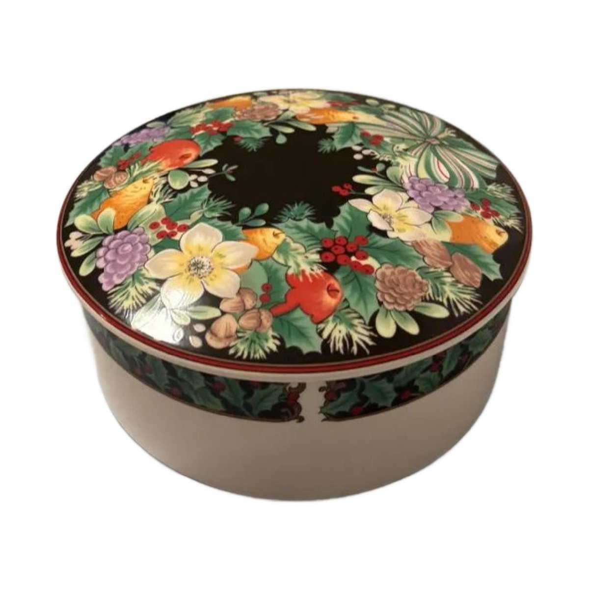 JunkYardBlonde's tweet photo. Vintage Porcelain Mikasa Festive Wreath Trinket Box-Japan https://t.co/8sGvCtIqxO #Etsy #JunkYardBlonde #FestiveWreath https://t.co/7kRMqnKRIS