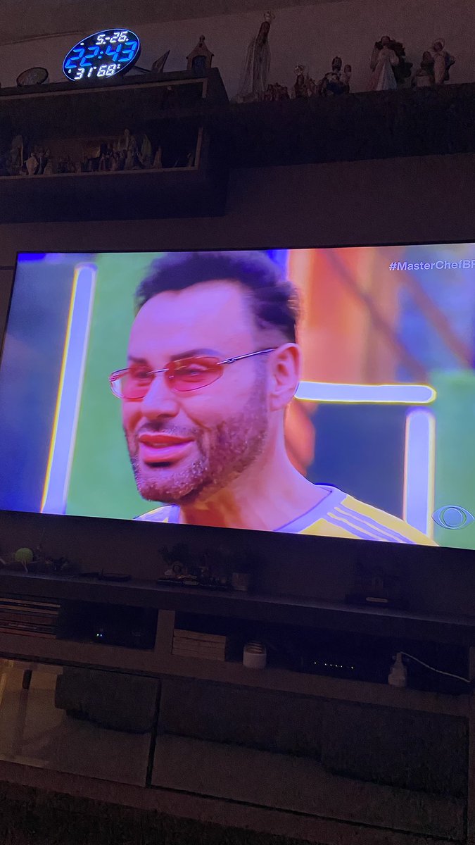 oiilayna's tweet photo. Esse querido é a cara do Matheus Massafera antes de ser a Maya Massafera #MasterChefBr https://t.co/UnTNQ57on3