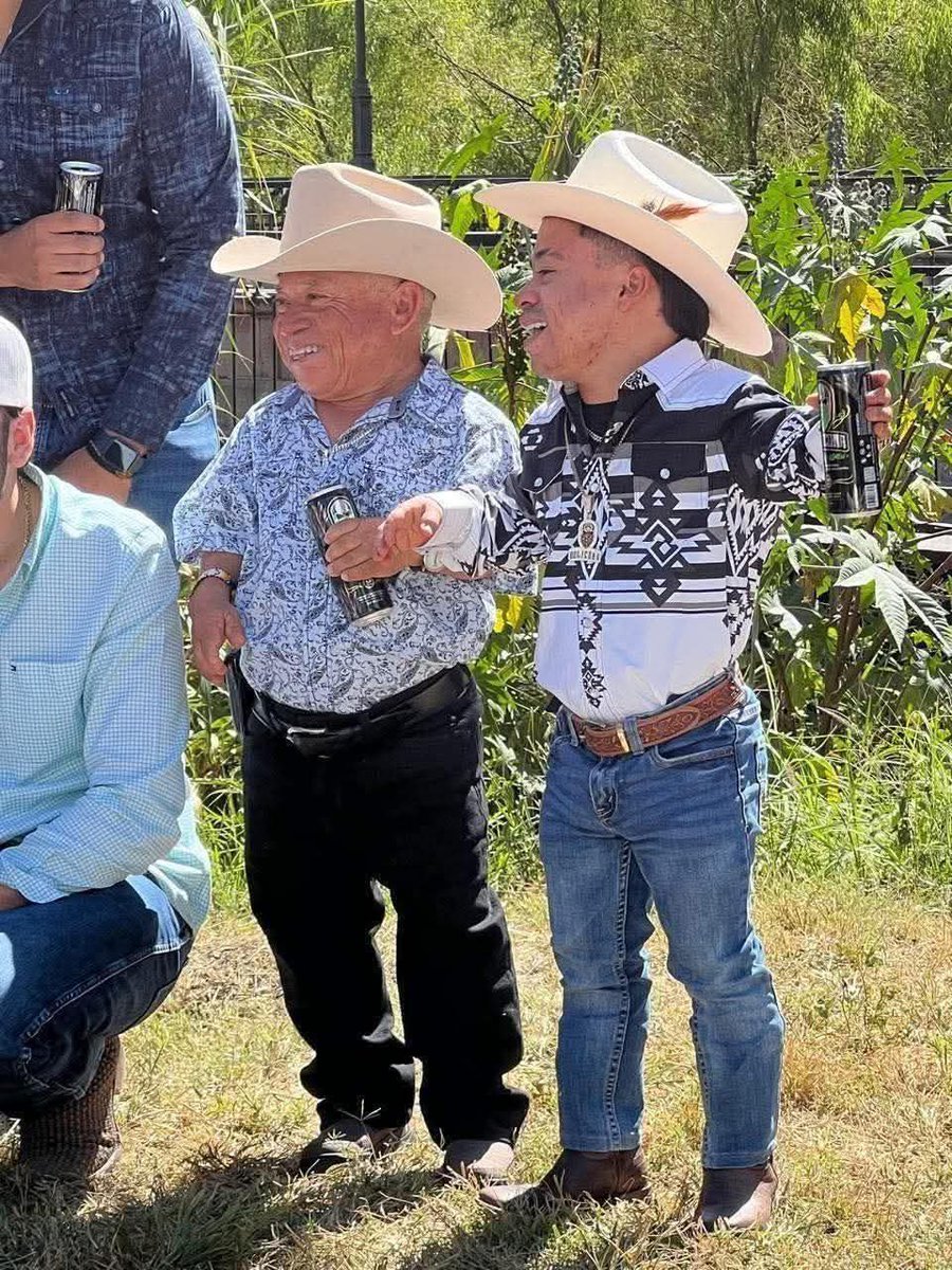 HugoGil_MS's tweet photo. Cuando voy a la tienda y me encargan unos rancheritos https://t.co/Szxk5uuiOJ