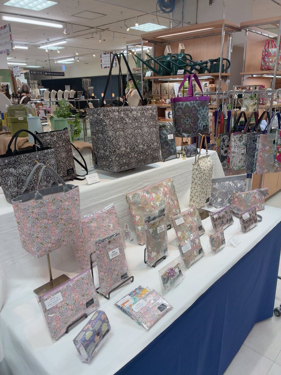 PrintReco23513's tweet photo. 本日より、京都高島屋にて「英国展」がスタートいたしました！🇬🇧✨

お近くにお越しの際は、ぜひお立ち寄りください😊

#京都高島屋
#英国展 https://t.co/2UpgT50OBa