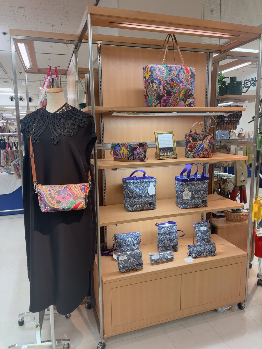 PrintReco23513's tweet photo. 本日より、京都高島屋にて「英国展」がスタートいたしました！🇬🇧✨

お近くにお越しの際は、ぜひお立ち寄りください😊

#京都高島屋
#英国展 https://t.co/2UpgT50OBa
