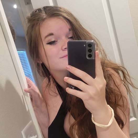 Decay_ext's tweet photo. sona vs irl ?!? https://t.co/zgmePxVxZp