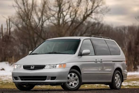 bhargav's tweet photo. @DeepDishEnjoyer she is beauty she is grace she is also a 2004 Honda odyssey https://t.co/0dGXQgIkke