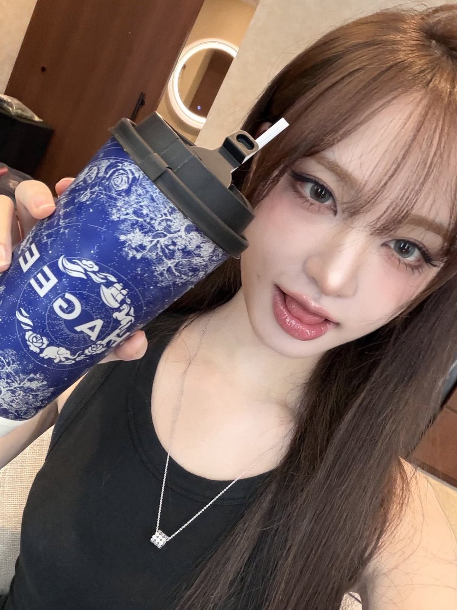 Lijjeu's tweet photo. @DeChrononaut @UpOnChronos hewwow my fine shyt,, dilihat lihat kamu menarik sekali, boleh enggak aku izin untuk deketin(?) gak bakal diamuk kan ya sama fans mu yang udah tembus 500 juta itu >____< https://t.co/EGGPhfcGe4