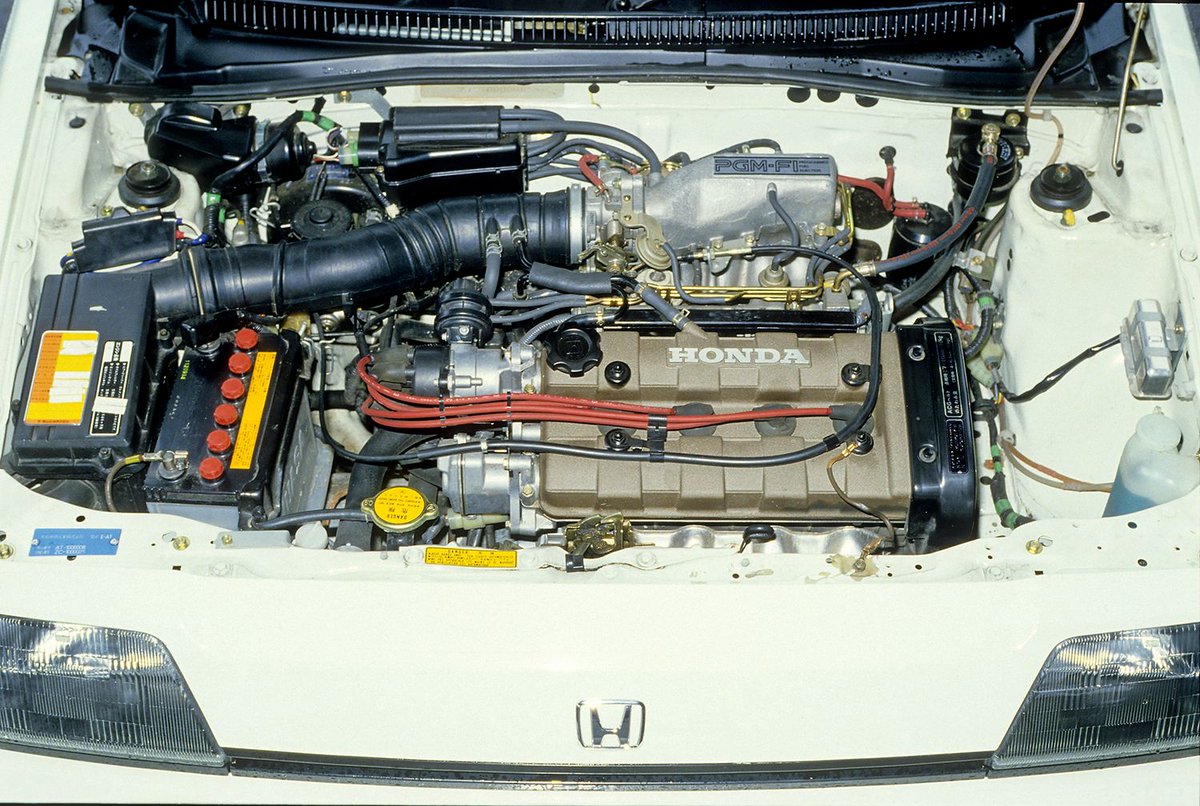 WEB_CARTOP's tweet photo. 現行モデルで11代目を数えるご長寿モデルが、ホンダのシビックです。そんなシビックには、タイプRを頂点として、さまざまなモデルや形状がありました。

なかでも今でも根強いファンが多く、「シビック＝サーキット」のイメージを決定づけたのが、3代目シビック、通称「ワンダーシビック」です。とくにグループAでの活躍は、格上のクラスよりも速いこともあったようで、まさに圧巻だったと言います。

そんな伝説の名車、3代目シビックを今回は振り返ります。

https://t.co/QvPwu2k8Yq