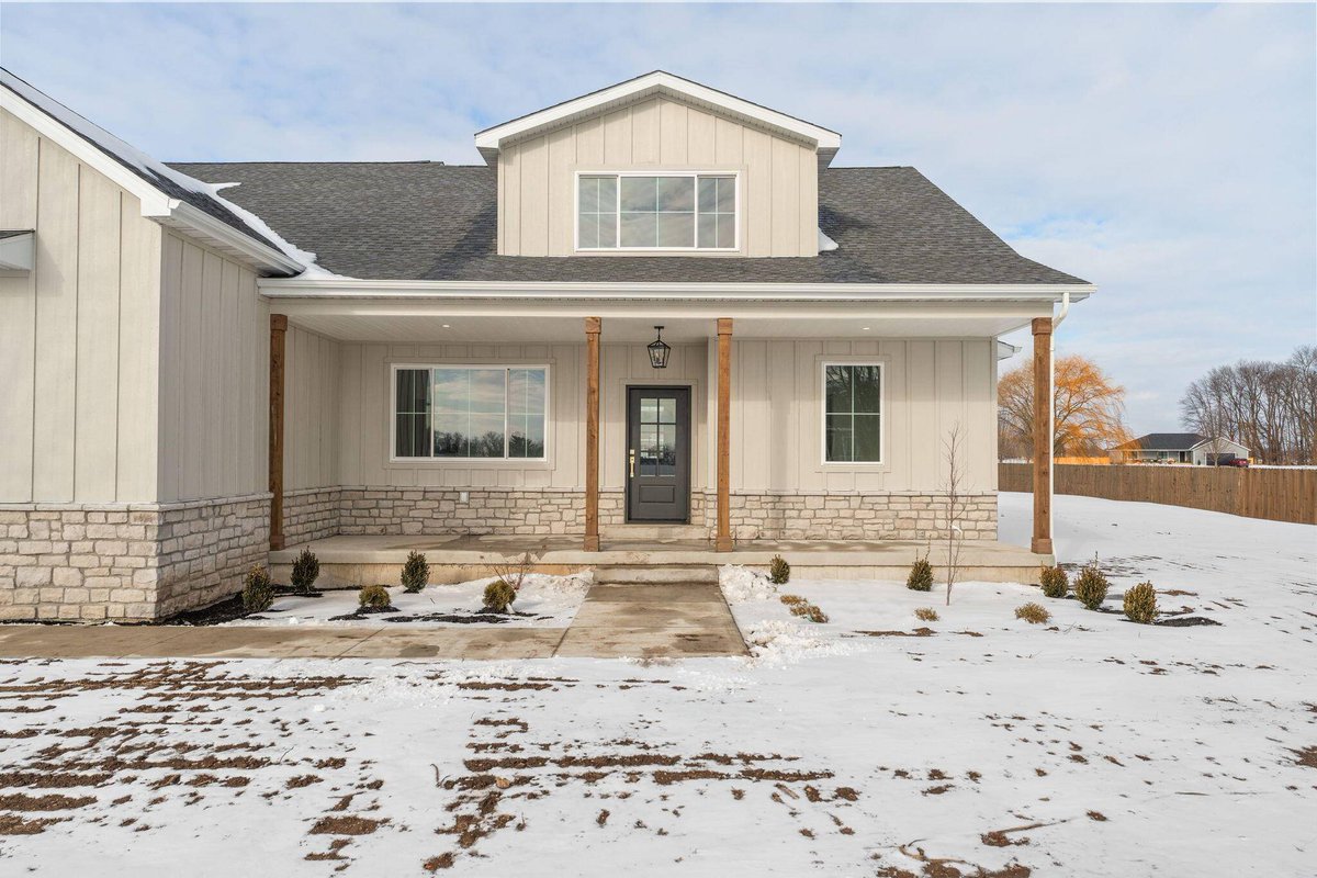 realest's tweet photo. Exciting news! 🎉 One of our beautiful properties just found its new owners! 🏡✨

This lovely home didn’t stay on the market for long, and it’s no surprise why. From its cozy interiors to its spacious backyard, it truly captured hearts.

Missed out on this one? Don't worry! There are more stunning homes to explore. Check them out here: https://t.co/VxFbgB4Akn

Stay tuned for more listings, and who knows, your dream home might just be a click away! 🏠💫