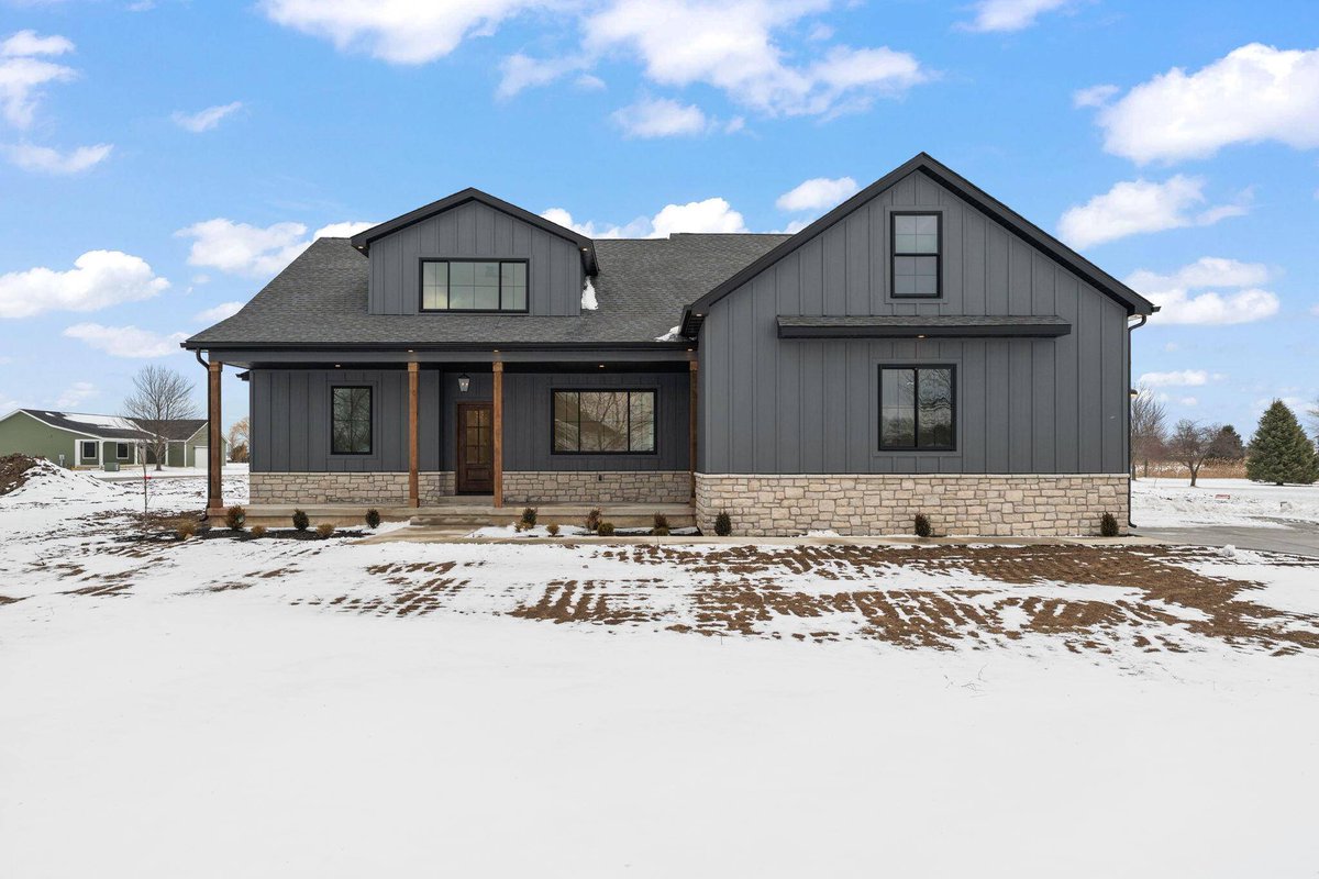 realest's tweet photo. 🏡✨ Exciting news! A beautiful home has just been sold, marking the beginning of new adventures for its lucky new owners. 

If you're dreaming of finding your perfect home too, let's make it happen! Reach out and let's chat about your real estate goals.

Discover more listings here: https://t.co/fHXyMrPP3t 

Feel free to contact me anytime at saso@realest.com. 

Happy house hunting! 🏠💫