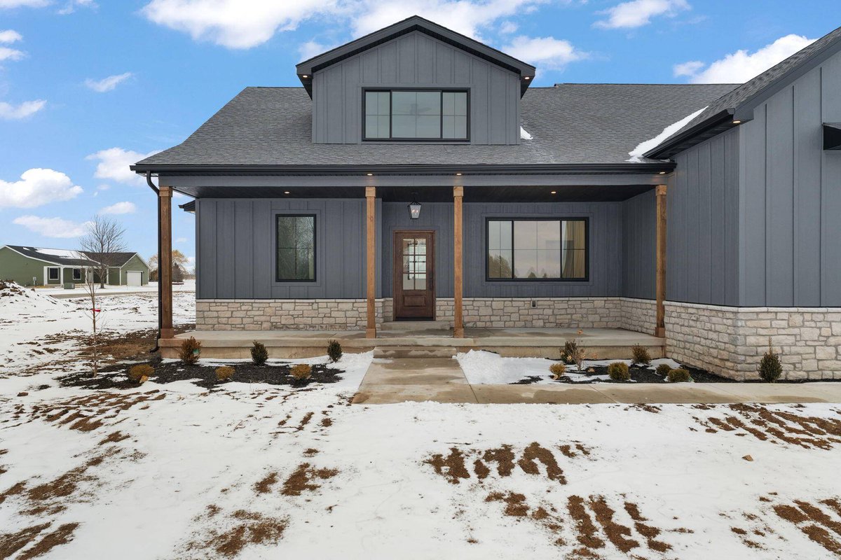 realest's tweet photo. 🏡✨ Exciting news! A beautiful home has just been sold, marking the beginning of new adventures for its lucky new owners. 

If you're dreaming of finding your perfect home too, let's make it happen! Reach out and let's chat about your real estate goals.

Discover more listings here: https://t.co/fHXyMrPP3t 

Feel free to contact me anytime at saso@realest.com. 

Happy house hunting! 🏠💫