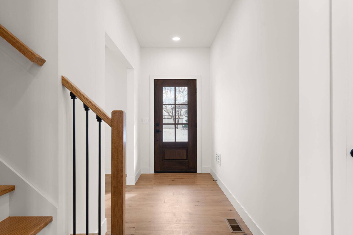 realest's tweet photo. 🏡✨ Exciting news! A beautiful home has just been sold, marking the beginning of new adventures for its lucky new owners. 

If you're dreaming of finding your perfect home too, let's make it happen! Reach out and let's chat about your real estate goals.

Discover more listings here: https://t.co/fHXyMrPP3t 

Feel free to contact me anytime at saso@realest.com. 

Happy house hunting! 🏠💫