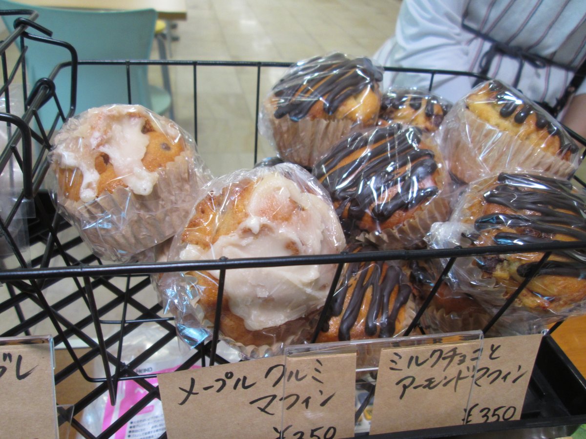 TFT_Building's tweet photo. 本日は「Oui!」が営業中です！
🍞🥖🫓🧁🍪

自家製パン🍞を使用したボリューム満点の サンドイッチ🥖ティータイム🫖にピッタリな焼き菓子🍪ケーキ🧁等を販売しております。ぜひお立ち寄りください😃

#TFTビル 
#有明 https://t.co/T3Mlls903H