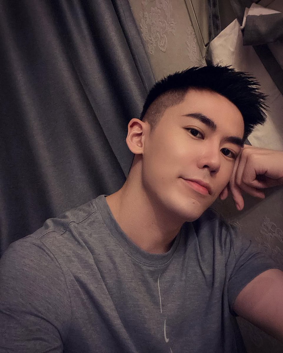 RoseDarkness7's tweet photo. Life doesn't need to be constantly bustling. Sometimes, a lamp, a quiet night, and a moment of peace are enough https://t.co/eILSSWwfT8