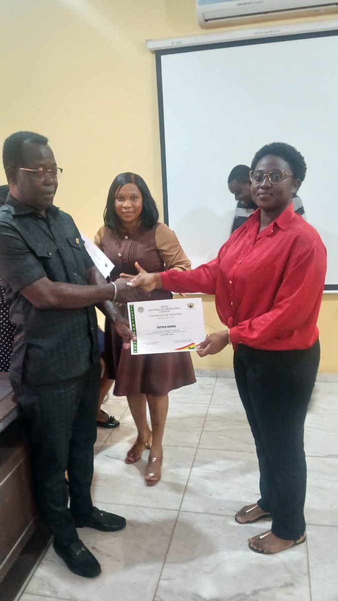 bonorcc's tweet photo. Bono RCC organized a training workshop for newly recruited Client Service Officers in the Region to strengthen knowledge in Decentralization, and effective client service delivery. Participants also received certificates after the training. 
#BonoRegion #ClientService https://t.co/bg7HO8fvWJ