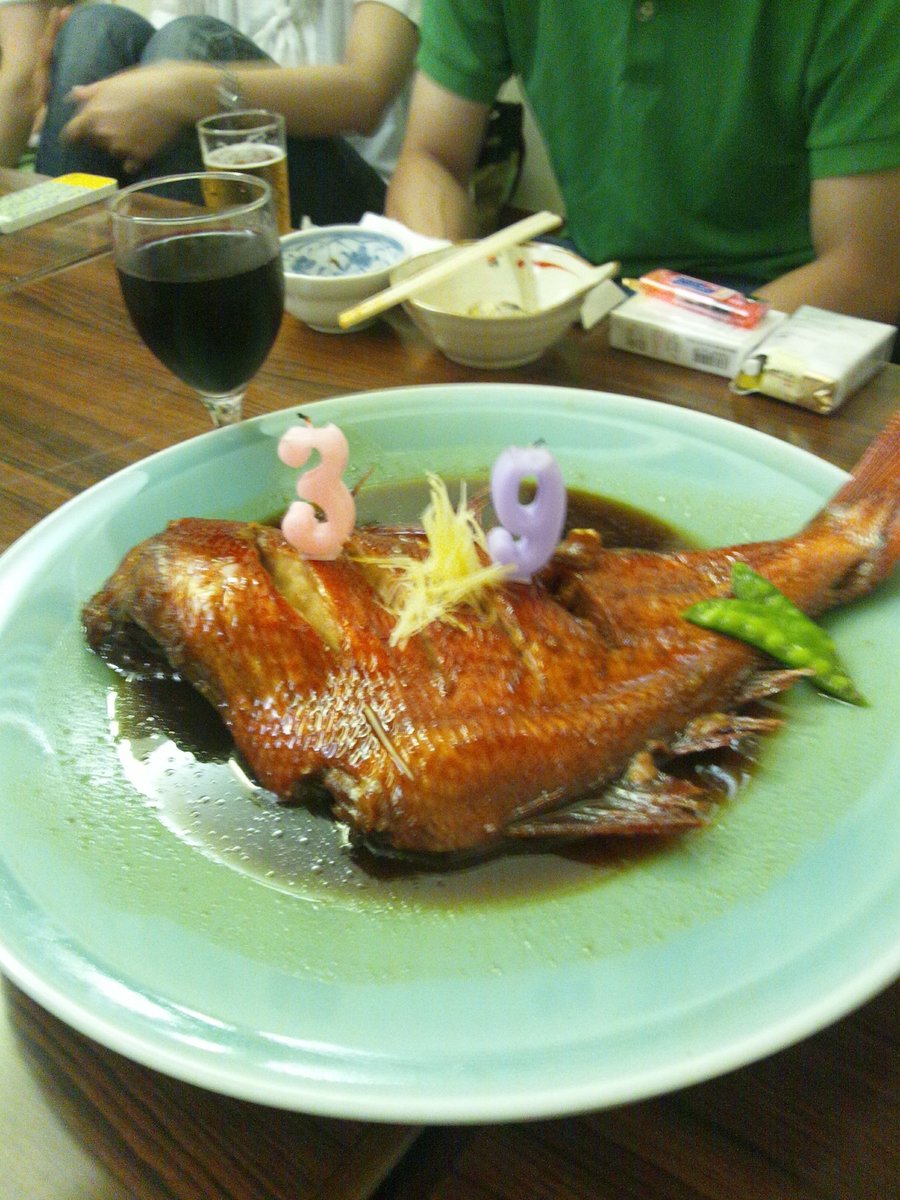 YUIcut's tweet photo. 全ステージ満席がいいんですよ
そのためにまずは今日の初日なんですよ
明日になったらもう取り戻せないから

写真は13年前に祝ってもらった誕生日の金目鯛

MCR本公演
『アカデミック・チェインソウズ』
2026年5月27日(水)〜6月2日(火)
於：下北沢 ザ・スズナリ

詳細↓
https://t.co/QG9FCEEl6U https://t.co/EXjOLq2CEF