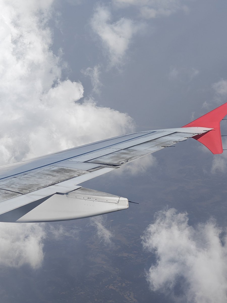 pritmagicon's tweet photo. During my recent flight, I observed what appeared to be wear and damage on the wing of flight IX2053. Given the critical nature of aircraft wings, this raised safety concerns. I urge Air India Express to conduct a thorough inspection.

@AirIndiaX @airindia @DGCAIndia https://t.co/IBhsXdsBOP