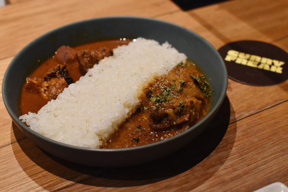 shihograph's tweet photo. CURRY FREAK、個人的な推しは4種の山椒ポークカレー。山椒が爽やかで、カレーなのにまだ出会ったことのない味。
豚がぷりぷりで美味しいです🥹
明日5/28まで🍛📣 https://t.co/9PhDlFHhUy