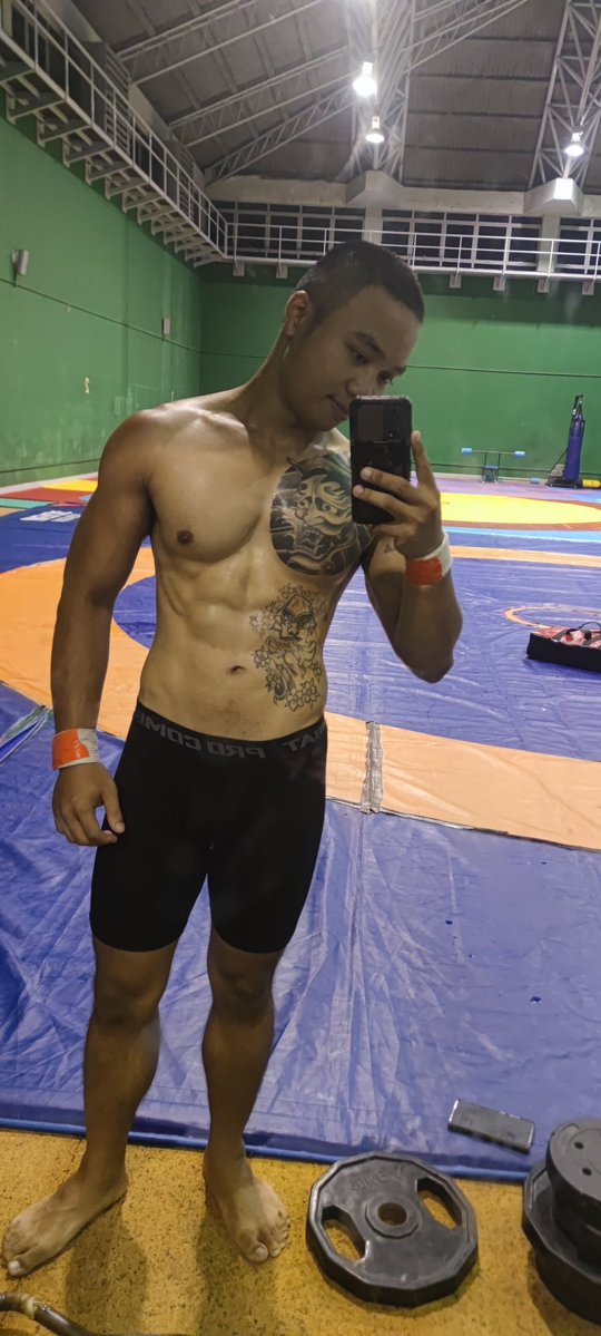 🇹🇭 หล่อสักลาย tweet media