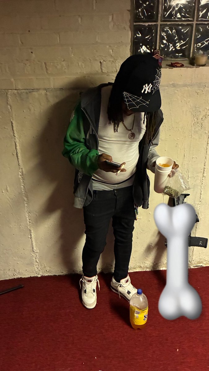 lilbee1228's tweet photo. Hoe Said Ima Junkie Tell Em How Ate Ah Junkieee Dick 🥶😂😂😂💯 https://t.co/c3nmTXjxYF