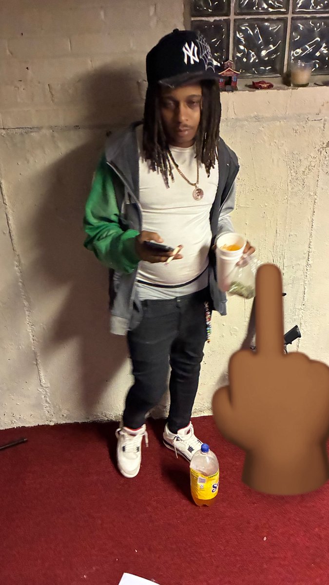 lilbee1228's tweet photo. Hoe Said Ima Junkie Tell Em How Ate Ah Junkieee Dick 🥶😂😂😂💯 https://t.co/c3nmTXjxYF