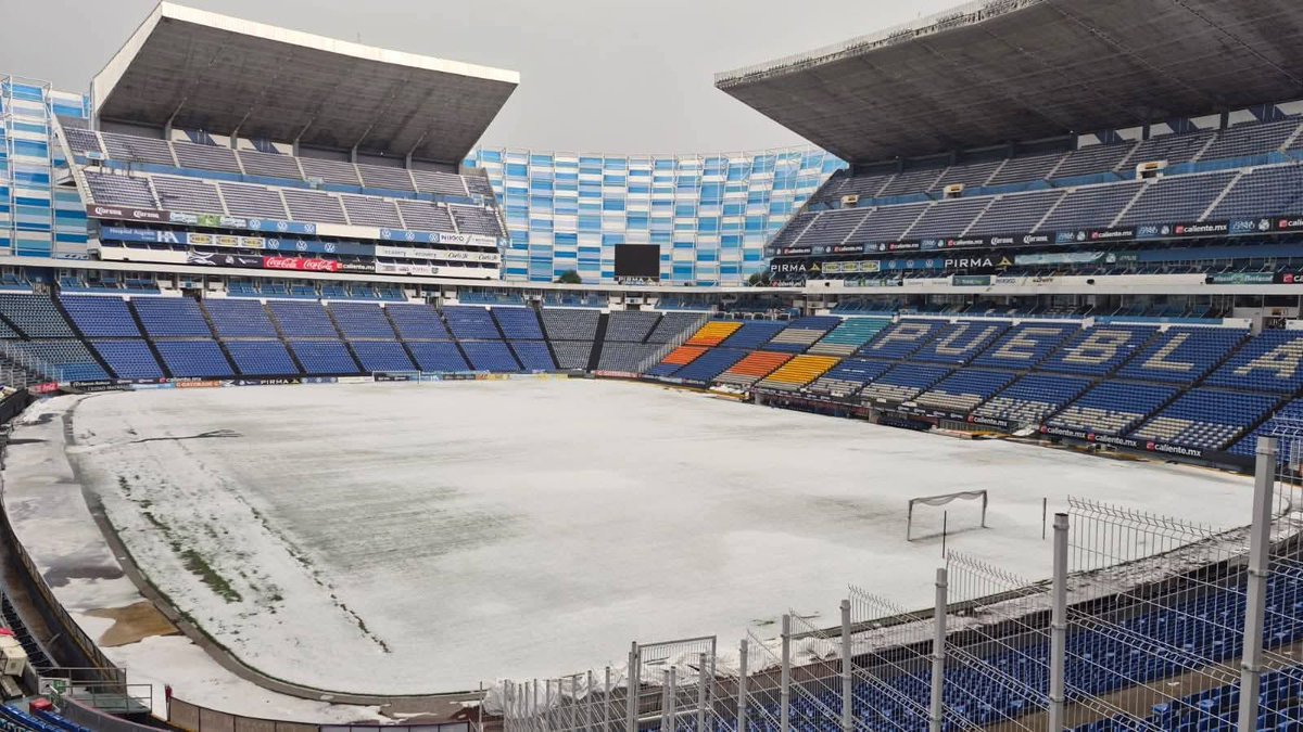 rokorcholis's tweet photo. @webcamsdemexico #Depostal
Así se quedo cubierto el estadio #Cuauhtemoc después se la granizada de esta tarde en #Puebla https://t.co/54wdf2eScb