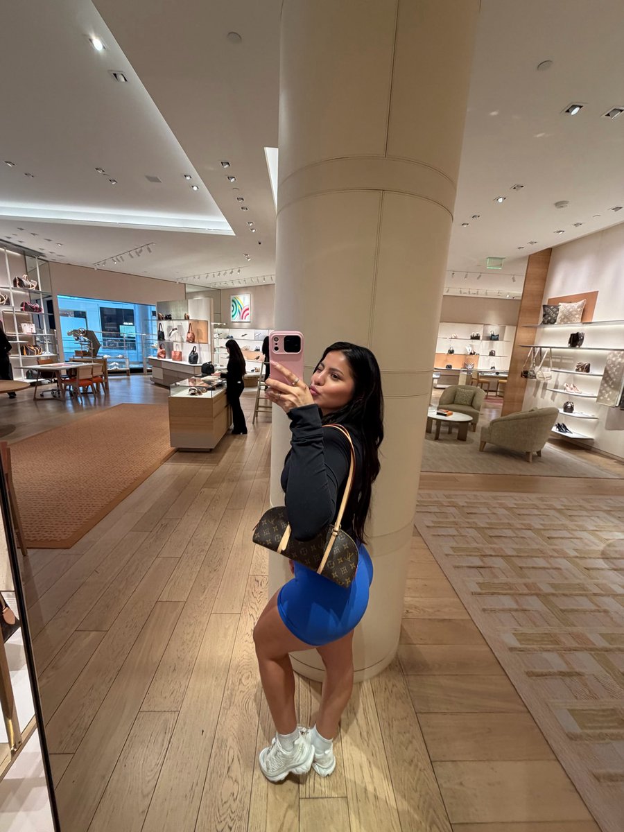 _jayfigs's tweet photo. New pick up..I’m in luvvv 👛 https://t.co/7xbrE0Smtv
