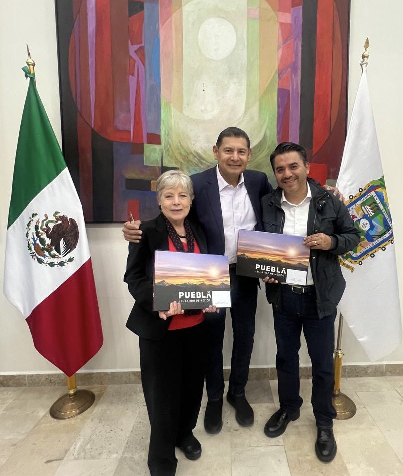 Efrainmoralesl's tweet photo. Esta tarde sostuvimos una productiva reunión con el gobernador @armentapuebla_ y la secretaria @aliciabarcena para revisar los avances en materia de medio ambiente y las obras de agua para el hermoso estado de Puebla como lo ha instruido nuestra presidenta @Claudiashein. https://t.co/HXPCdiSc03